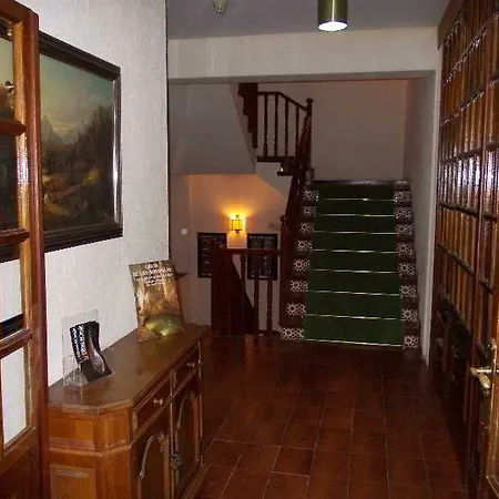 Sierra De Hotel 2*