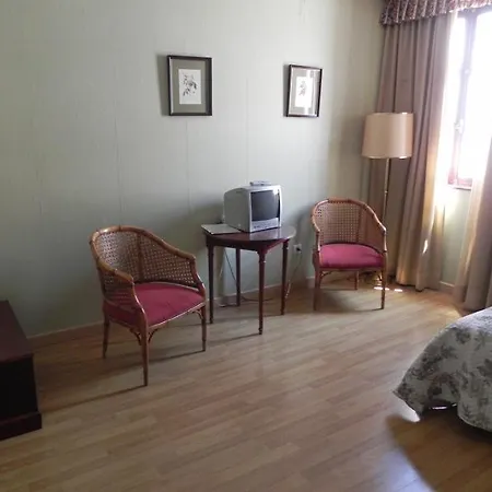 Sierra De Hotel 2*