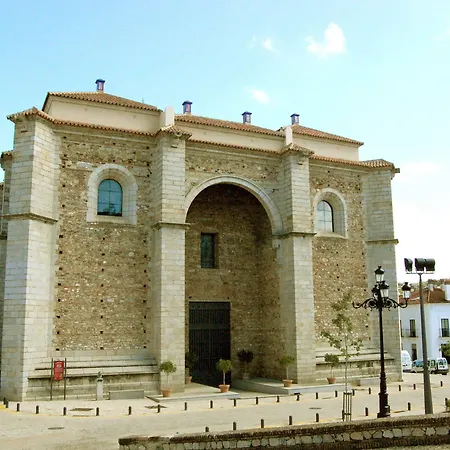 Sierra De Hotel 2*