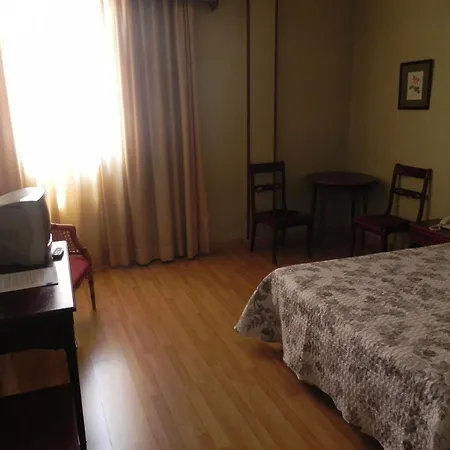 Sierra De Hotel